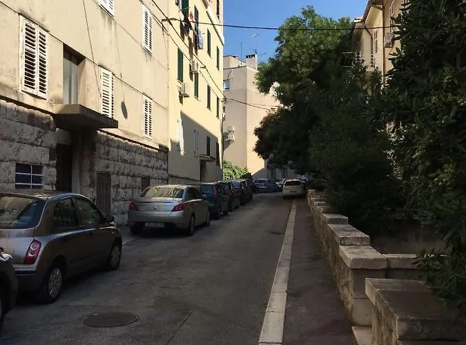 Bedroom With Bathroom Shower 公寓 *