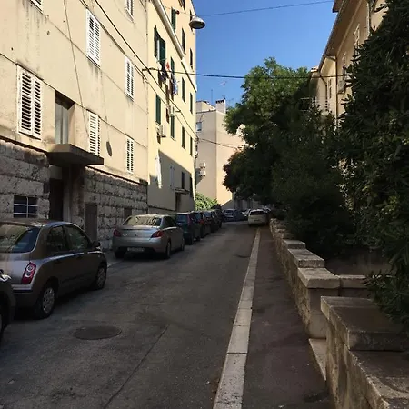 Bedroom With Bathroom Shower 公寓 *