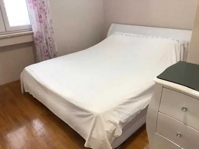 Bedroom With Bathroom Shower Split