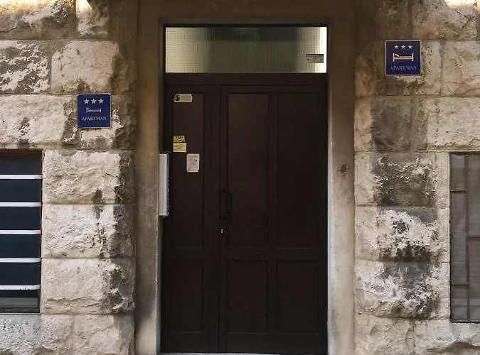 Bedroom With Bathroom Shower Split